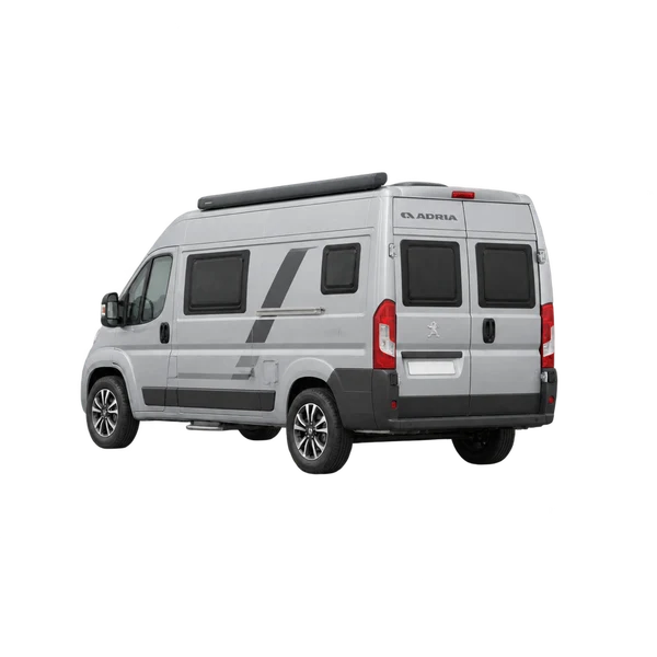 Adria Compact SC 2022 prata, vista três quartos traseira (voltada para a esquerda)