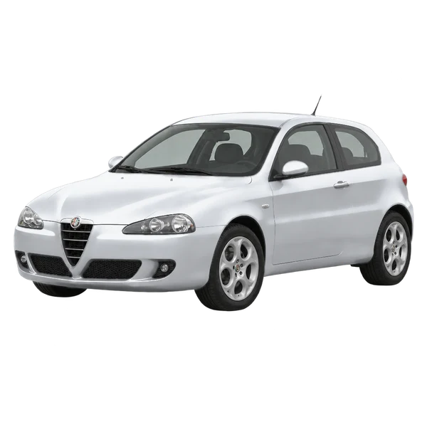 Alfa Romeo 147 2005 باللون فضي، منظر منظر أمامي بزاوية ثلاثة أرباع (متجه لليسار)