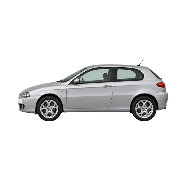 Alfa Romeo 147 2005 باللون فضي، منظر جانبي (متجه إلى اليسار)