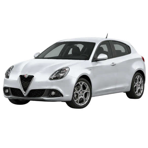 Alfa Romeo Giulietta 2021 باللون فضي، منظر منظر أمامي بزاوية ثلاثة أرباع (متجه لليسار)