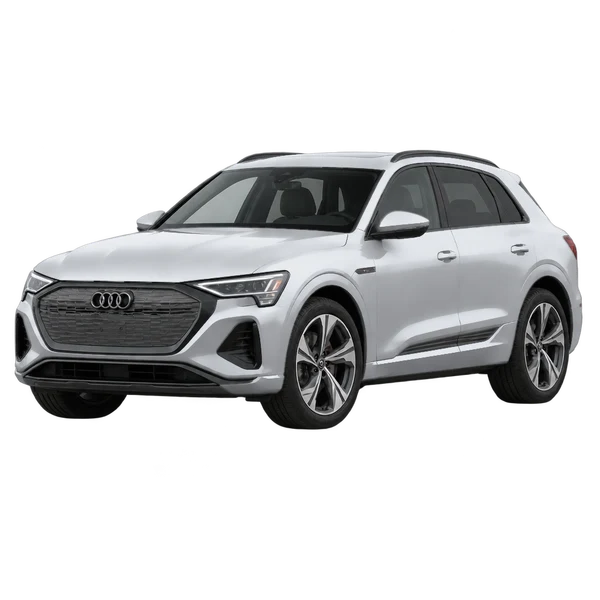 Audi Q8 E-Tron 2024 باللون فضي، منظر منظر أمامي بزاوية ثلاثة أرباع (متجه لليسار)