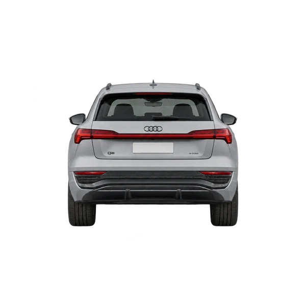 Audi Q8 E-Tron 2024 باللون فضي، منظر من الخلف