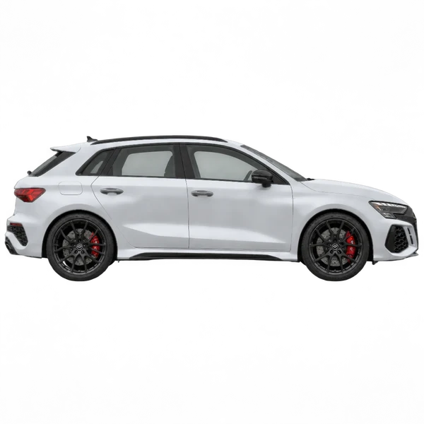 Audi RS3 2024 باللون فضي، منظر منظر جانبي (باتجاه اليمين)