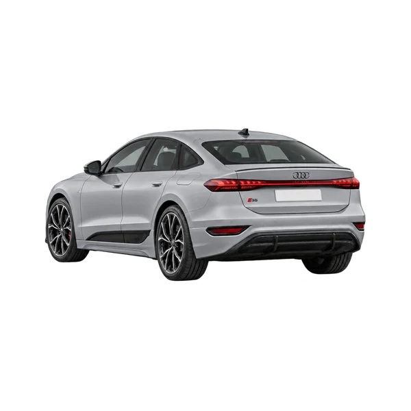Audi S6 E-Tron 2025 باللون فضي، منظر ثلاثة أرباع خلفي (باتجاه اليسار)