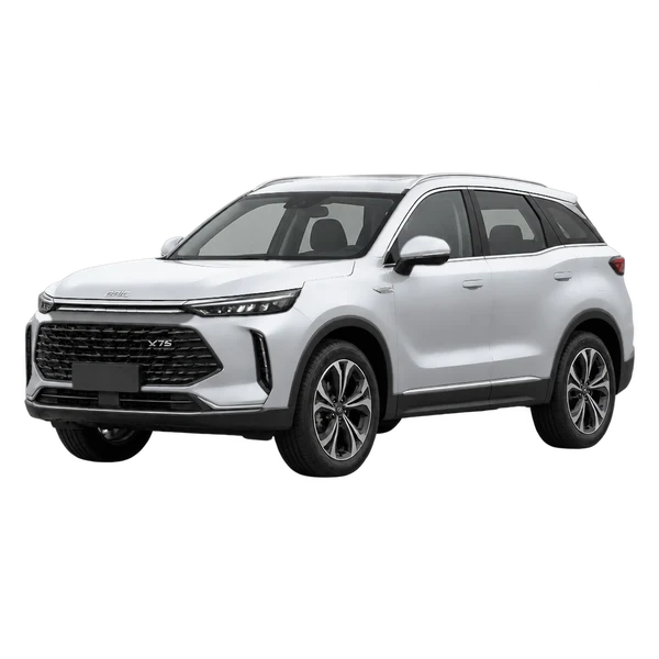 Baic X75 2025 prata, vista dianteira em três quartos (voltada para a esquerda)