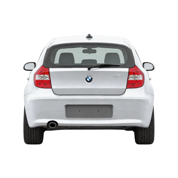 BMW 130I 2007 باللون فضي، منظر من الخلف