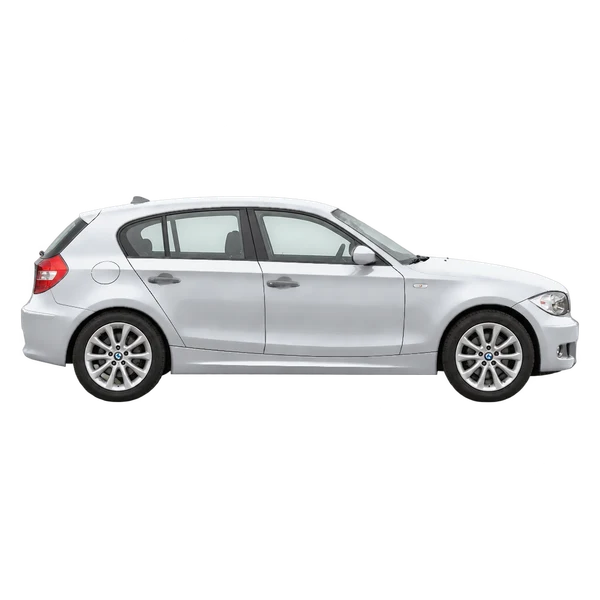 BMW 130I 2007 باللون فضي، منظر منظر جانبي (باتجاه اليمين)