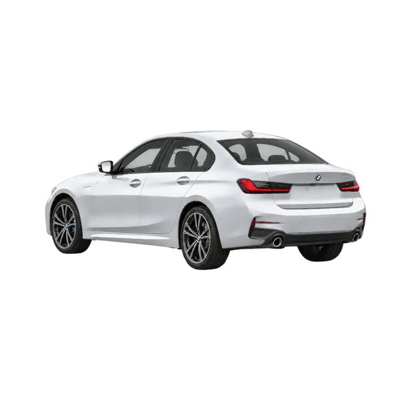 2025 BMW 330e in Silber, Ansicht: Dreiviertelansicht von hinten (nach links gerichtet)