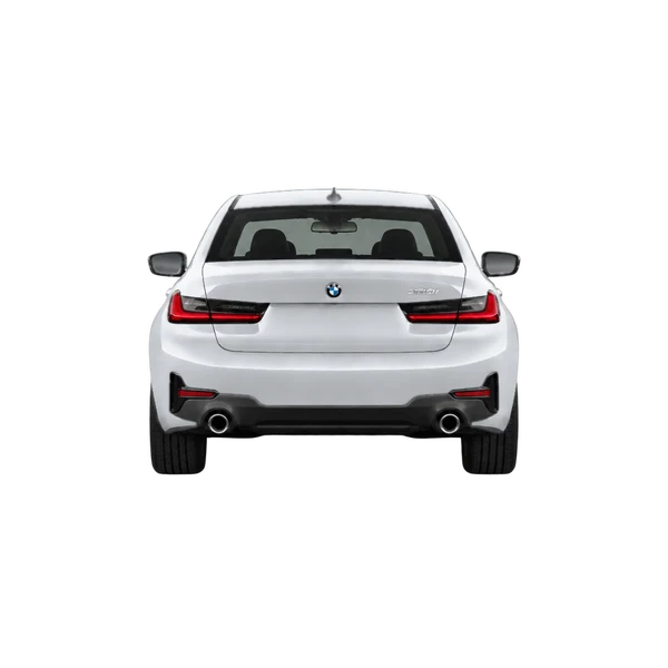 BMW 330i 2022 باللون فضي، منظر من الخلف