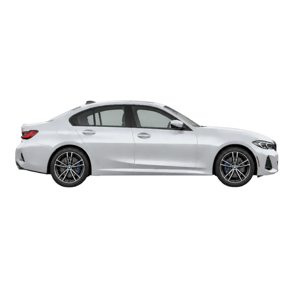 BMW 330i 2023 باللون فضي، منظر منظر جانبي (باتجاه اليمين)