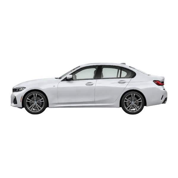 BMW 330i 2024 باللون فضي، منظر جانبي (متجه إلى اليسار)