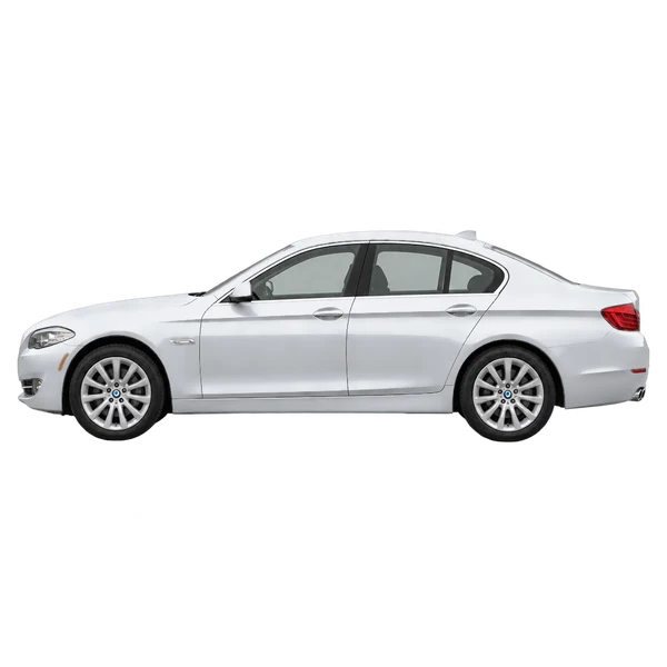 BMW 5 Series 2015 باللون فضي، منظر جانبي (متجه إلى اليسار)