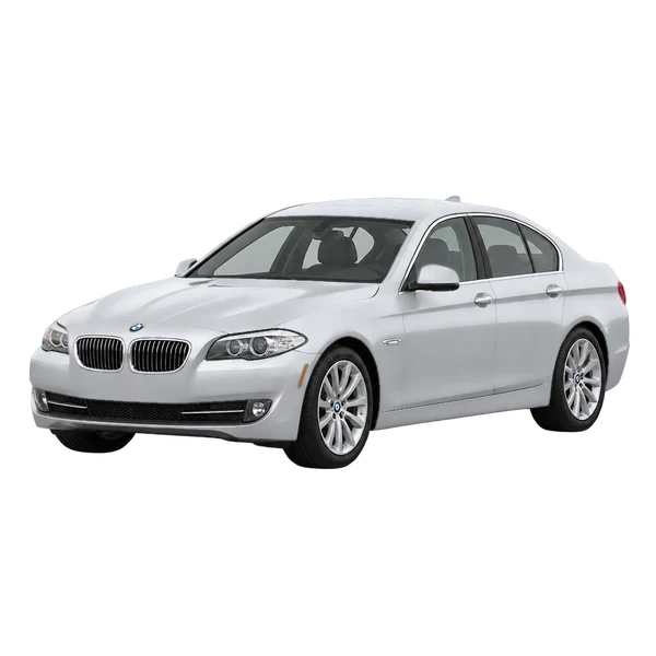 シルバーの2016 BMW 5 Series（フロントスリークォーター(左向き)ビュー）