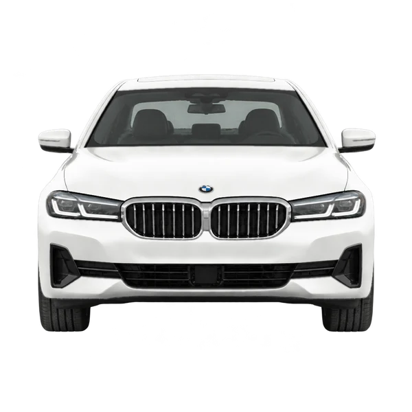 BMW 5 Series 2022 باللون أبيض، منظر أمامي