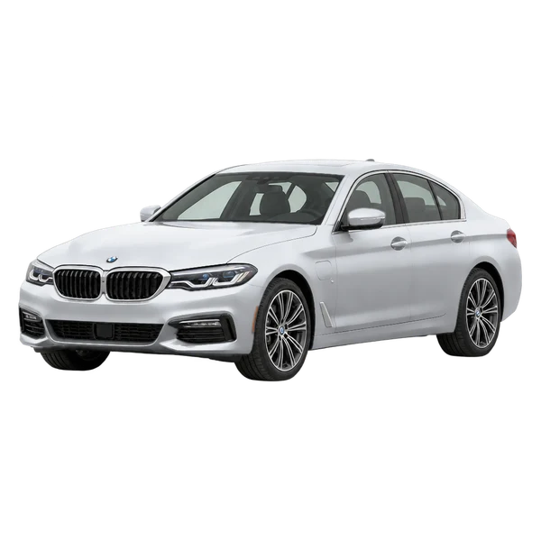 BMW 530e 2020 prata, vista dianteira em três quartos (voltada para a esquerda)