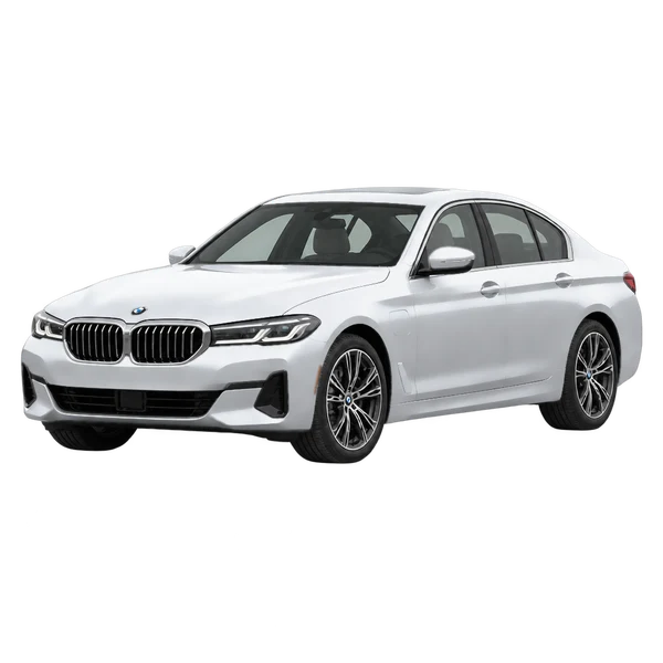 BMW 530e 2025 prata, vista dianteira em três quartos (voltada para a esquerda)