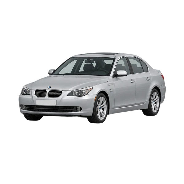 BMW 535i 2010 argent, vue trois-quarts avant (orienté vers la gauche)