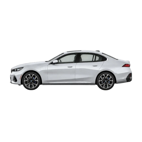 2026 BMW 550e in Silber, Ansicht: Seite (nach links gerichtet)