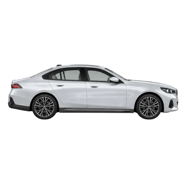 2026 BMW 550e in Silber, Ansicht: Seite (nach rechts gewandt)