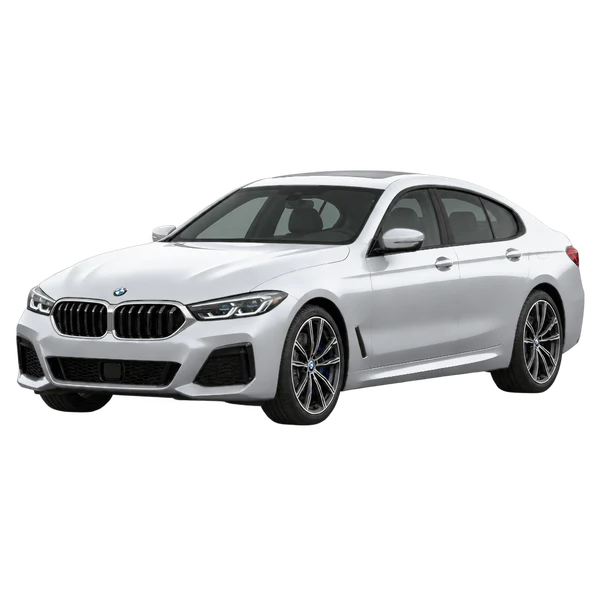 BMW 6 Series 2023 باللون فضي، منظر منظر أمامي بزاوية ثلاثة أرباع (متجه لليسار)