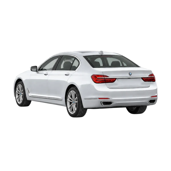 BMW 740D 2015 prata, vista três quartos traseira (voltada para a esquerda)