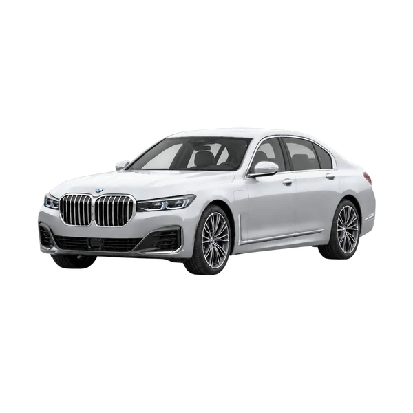 2023 BMW 745e in Silber, Ansicht: Dreiviertelansicht vorne (nach links gerichtet)