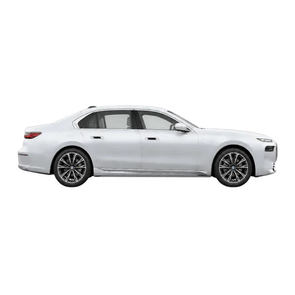 BMW 750e 2024 en plateado, vista lateral (hacia la derecha)