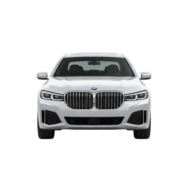 BMW 750i 2022 باللون فضي، منظر أمامي