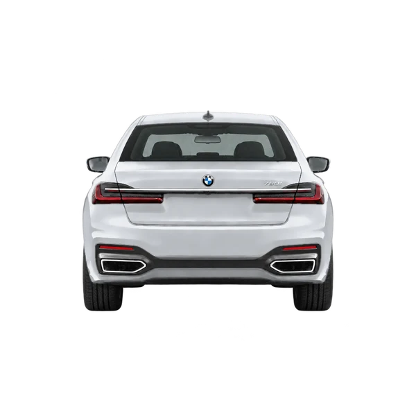 BMW 750i 2022 باللون فضي، منظر من الخلف
