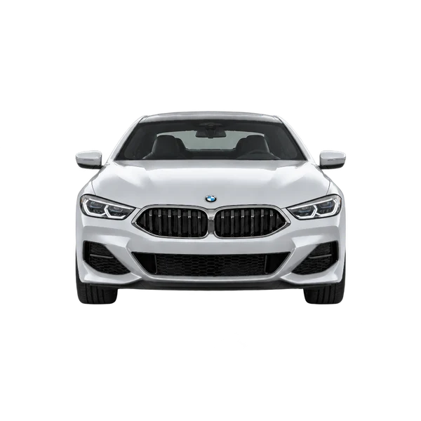 BMW 840i 2022 باللون فضي، منظر أمامي