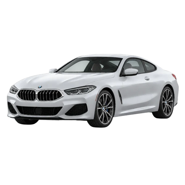 BMW 840i 2023 باللون فضي، منظر منظر أمامي بزاوية ثلاثة أرباع (متجه لليسار)