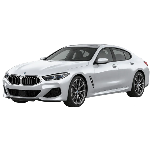 BMW 840i 2026 باللون فضي، منظر منظر أمامي بزاوية ثلاثة أرباع (متجه لليسار)