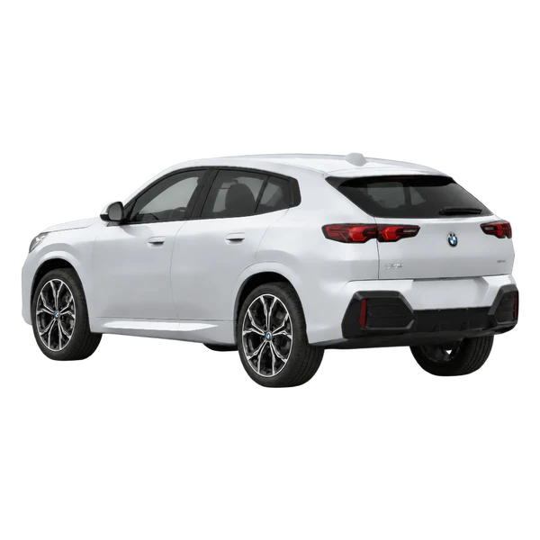 シルバーの2024 BMW IX2（リア斜め（左向き）ビュー）