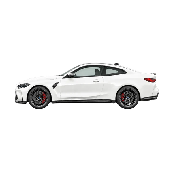 BMW M4 2024 باللون أبيض، منظر جانبي (متجه إلى اليسار)