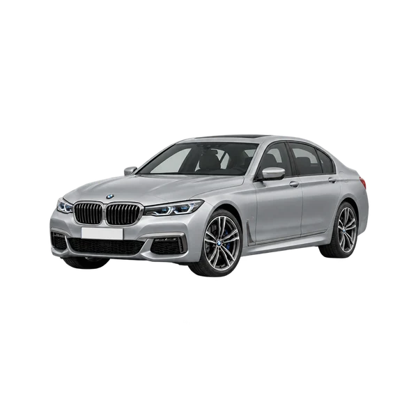 BMW M760i 2018 باللون فضي، منظر منظر أمامي بزاوية ثلاثة أرباع (متجه لليسار)