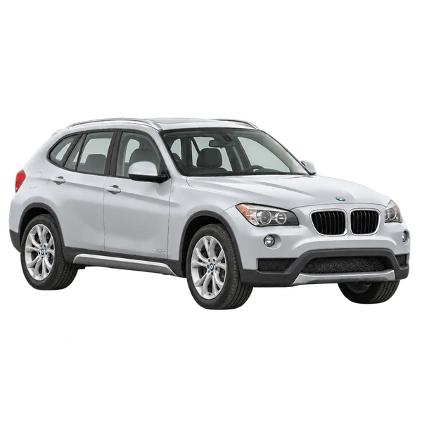 BMW X1 2013 باللون فضي، منظر زاوية ثلاثة أرباع أمامية (باتجاه اليمين)