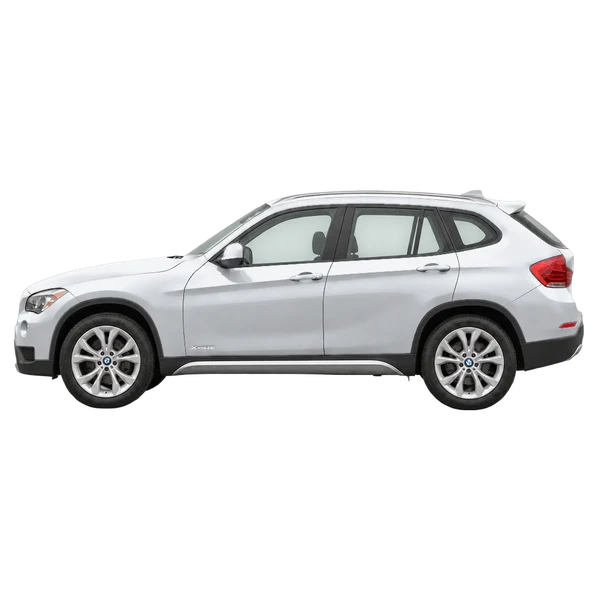 BMW X1 2013 باللون فضي، منظر جانبي (متجه إلى اليسار)