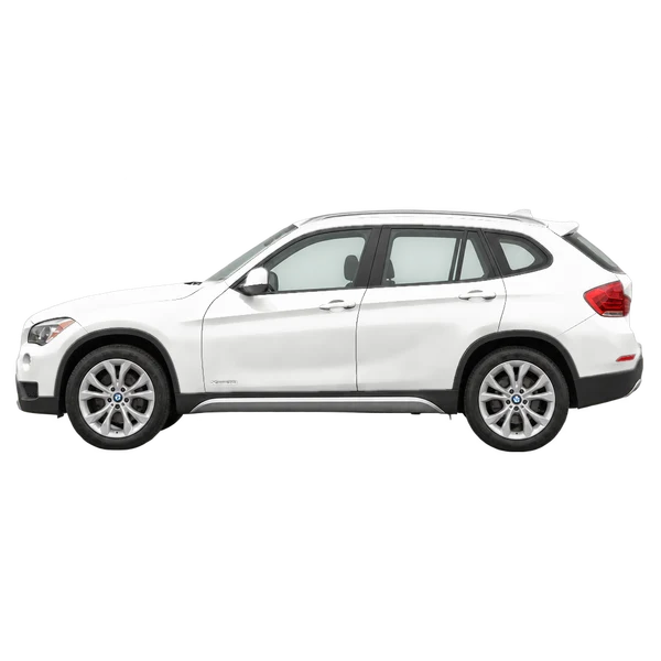 BMW X1 2013 باللون أبيض، منظر جانبي (متجه إلى اليسار)