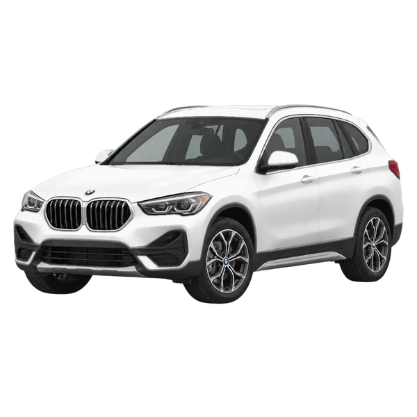 BMW X1 2024 باللون أبيض، منظر منظر أمامي بزاوية ثلاثة أرباع (متجه لليسار)
