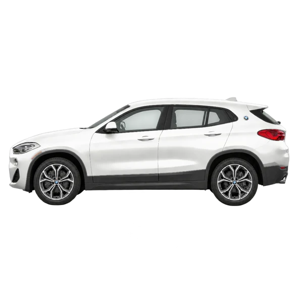 BMW X2 2018 باللون أبيض، منظر جانبي (متجه إلى اليسار)