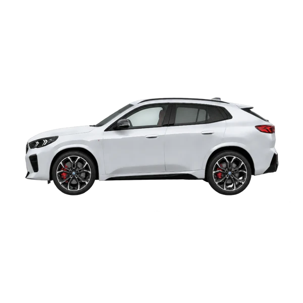 BMW X2 2024 باللون فضي، منظر جانبي (متجه إلى اليسار)