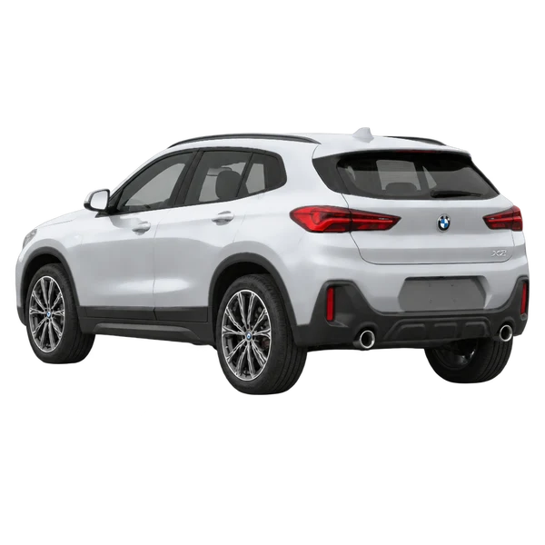 BMW X2 2025 باللون فضي، منظر ثلاثة أرباع خلفي (باتجاه اليسار)