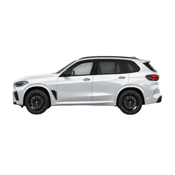 BMW X5 M Competition 2024 argent, vue côté (vers la gauche)