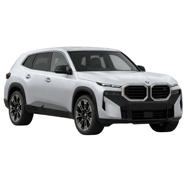 BMW XM 2026 باللون فضي، منظر منظر أمامي بزاوية ثلاثة أرباع (متجه لليسار)