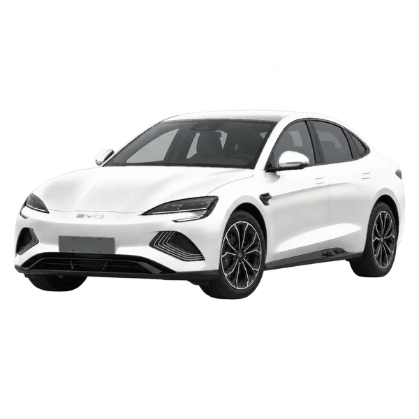 ホワイトの2026 BYD Seal(フロントスリークォーター(左向き)ビュー)