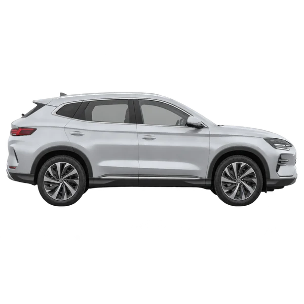 BYD Song Plus 2024 en plateado, vista lateral (hacia la derecha)