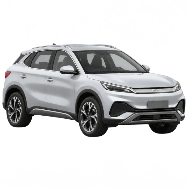 BYD Yuan Plus 2024 باللون فضي، منظر زاوية ثلاثة أرباع أمامية (باتجاه اليمين)