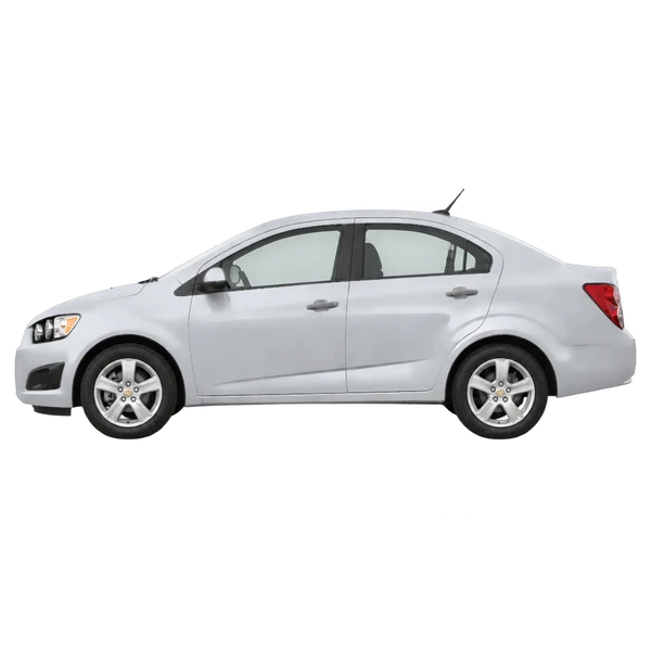 シルバーの2013 Chevrolet Aveo（側面（左向き）ビュー）