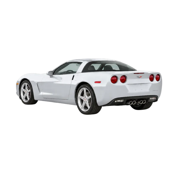 Chevrolet Corvette 2005 باللون فضي، منظر ثلاثة أرباع خلفي (باتجاه اليسار)