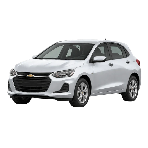 Chevrolet Onix 2022 prata, vista dianteira em três quartos (voltada para a esquerda)
